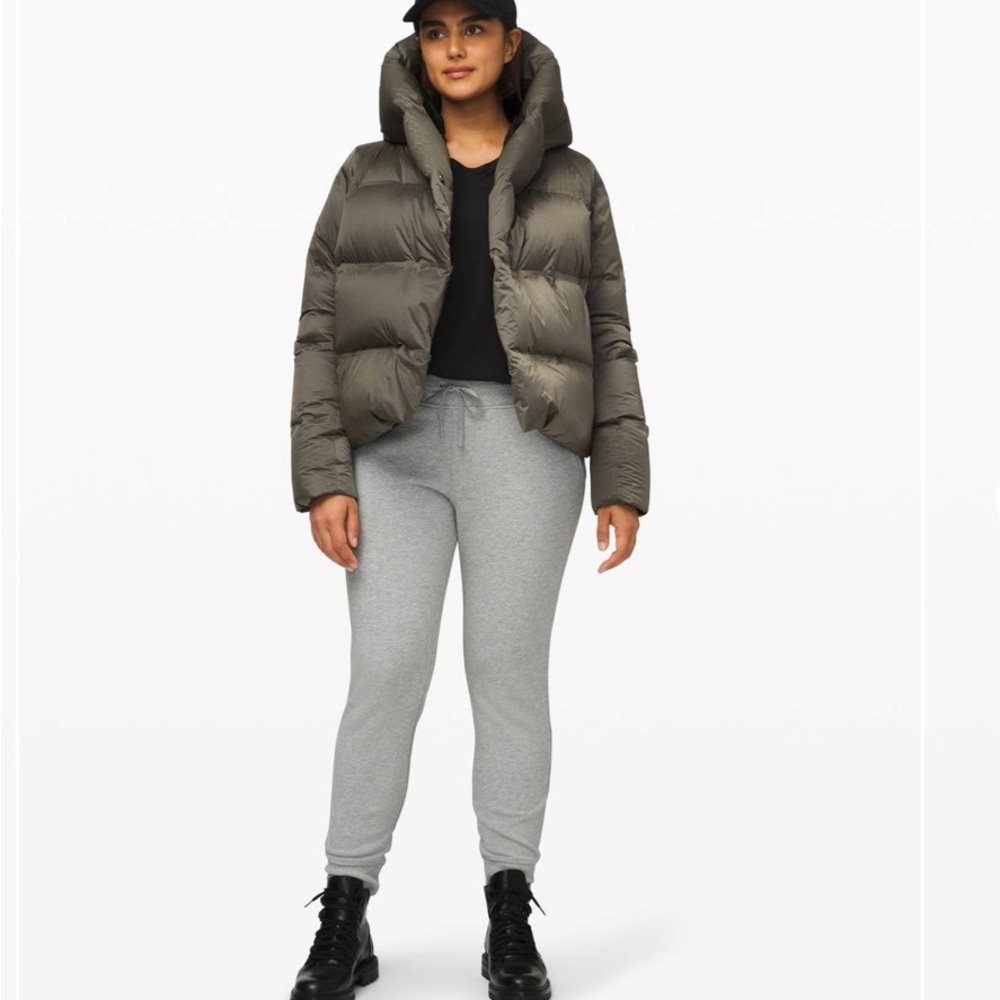 lululemon athletica Women's Puffer Jacket in Dark Gray - Picture 4 of 12